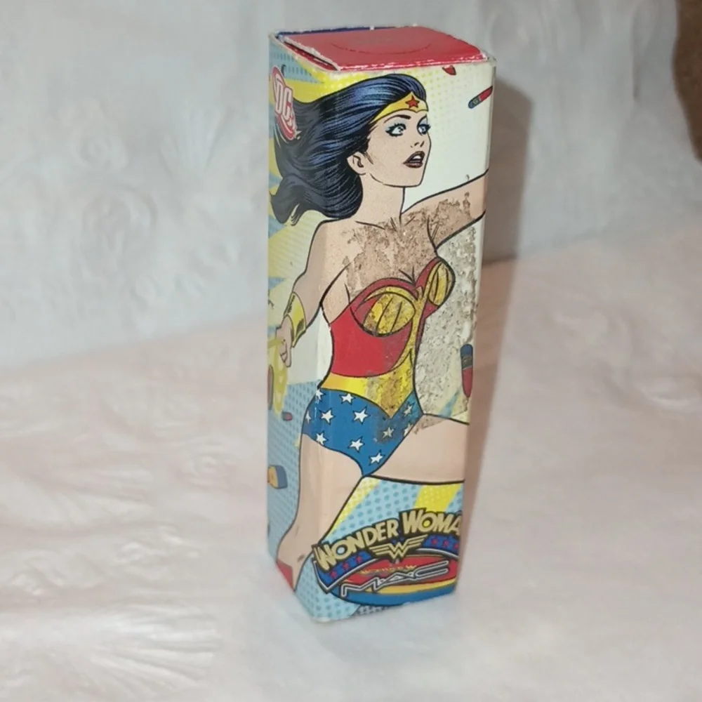 MAC Limited Edition 2011 Wonder Woman Heroine Lipstick